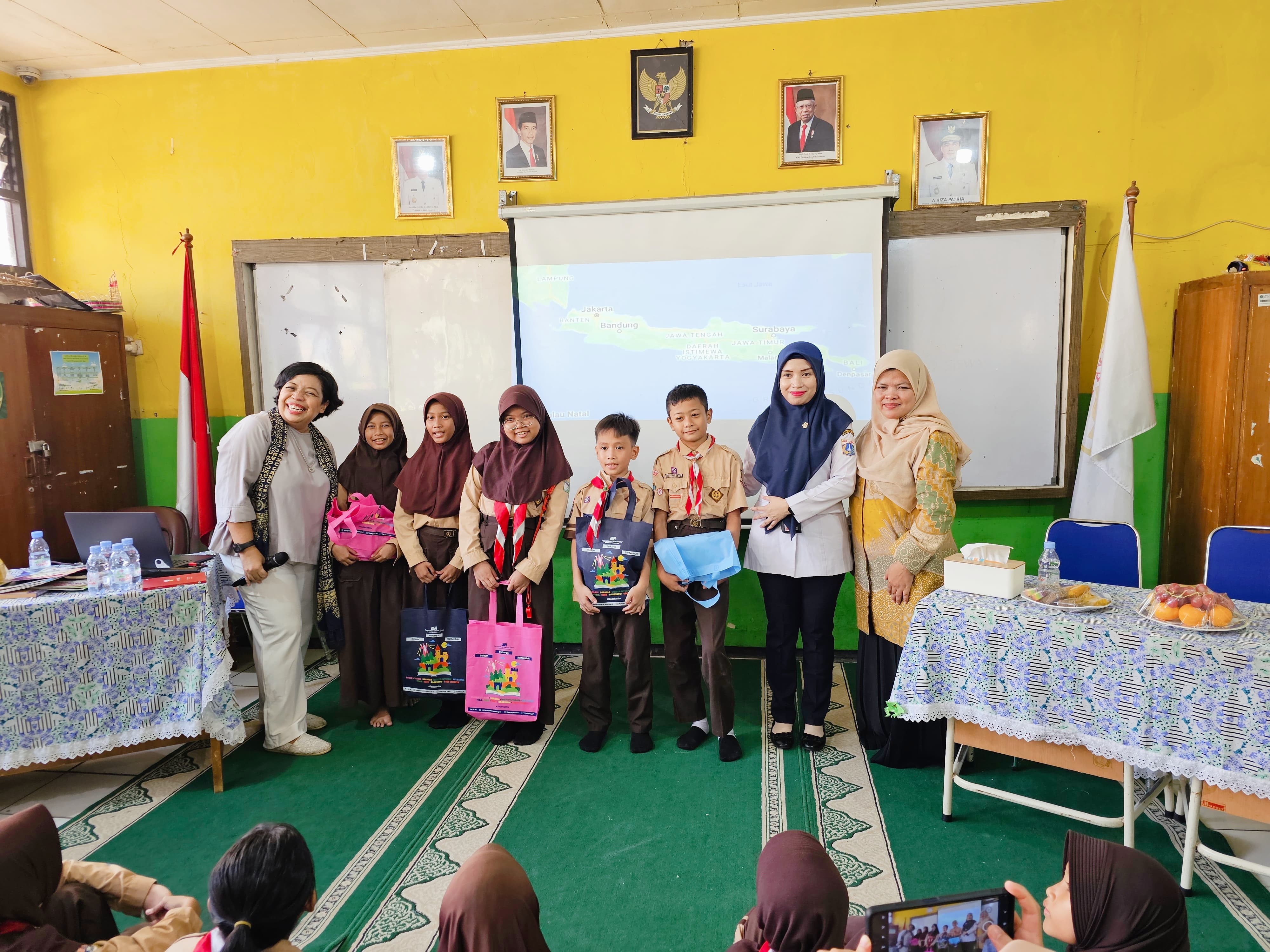 Roadshow Workshop Membaca Di SDN Cipinang Besar Selatan 19